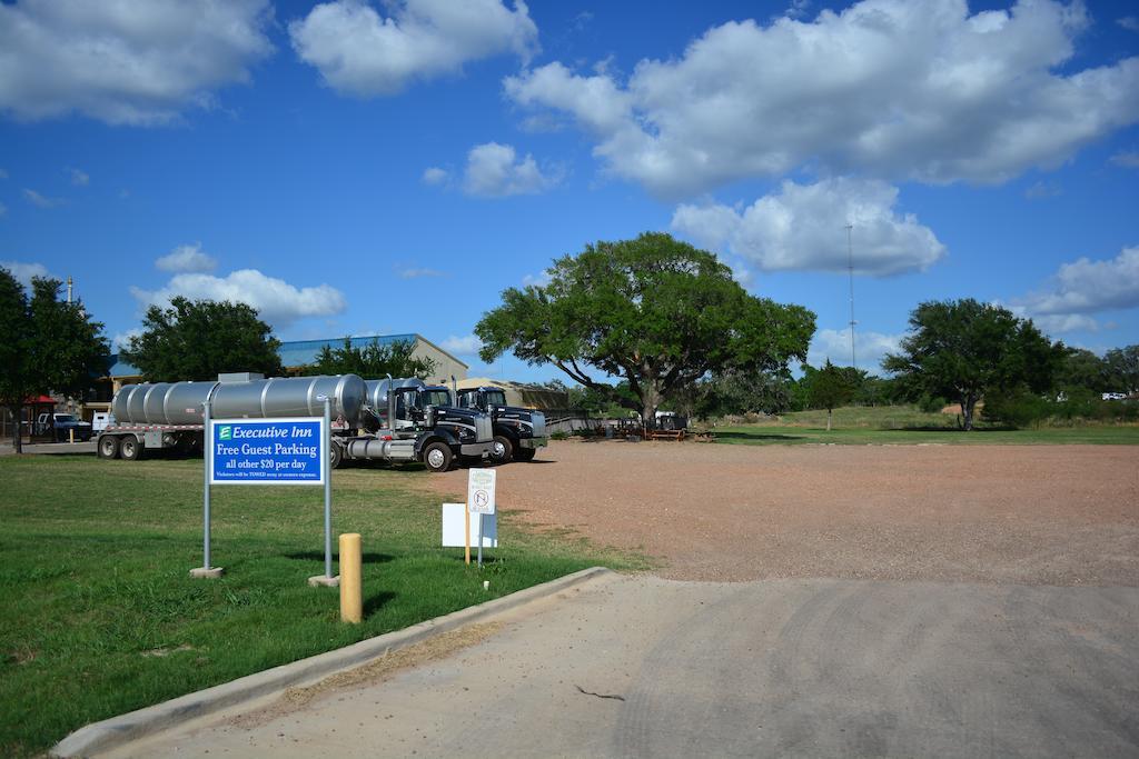 Executive Inn & Suites Cuero Exterior foto